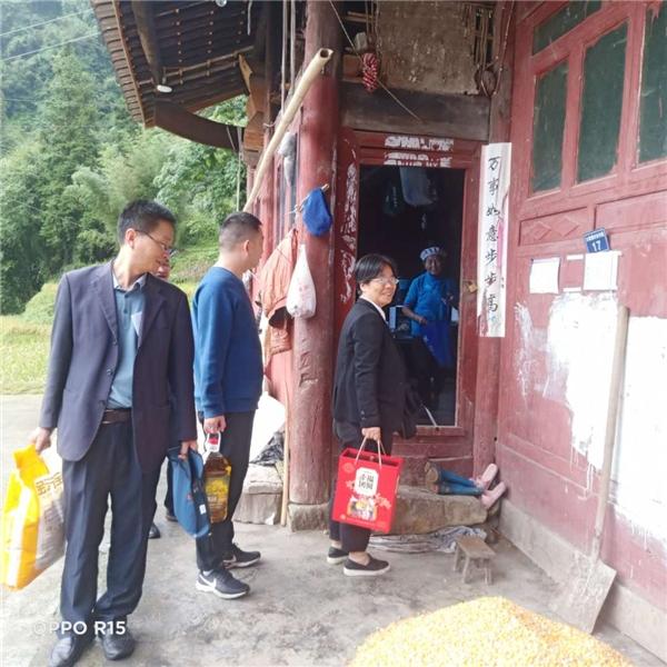 農發(fā)行綏陽縣支行開展“金秋溫暖行”主題黨日活動