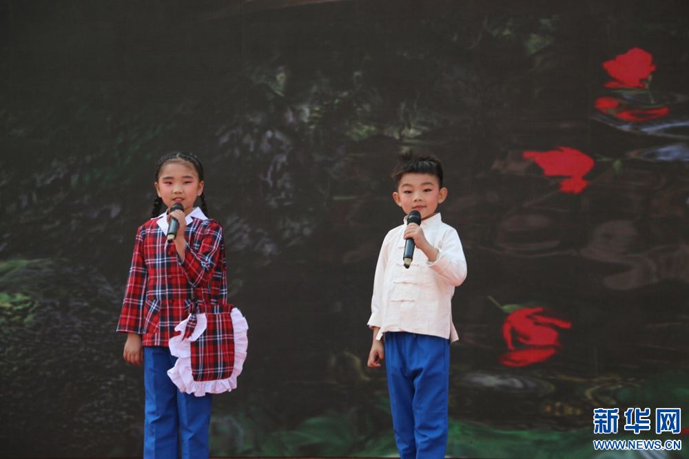 鄭州:文藝進社區(qū) 敬老在行動 鄭州:文藝進社區(qū) 敬老在行動