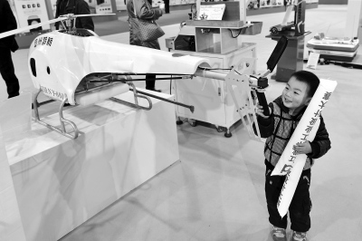 中國(guó)首部無(wú)人機(jī)交規(guī)下月出臺(tái)結(jié)束“黑飛”時(shí)代