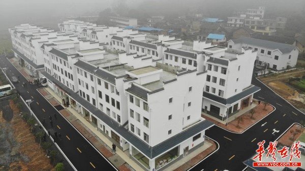 【精準扶貧 鄉(xiāng)村振興】挪窮窩拓富路 馬杜橋鄉(xiāng)村民搬出“新”生活